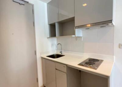 1-BR Condo at Ideo Mobi Sathorn near BTS Krung Thon Buri