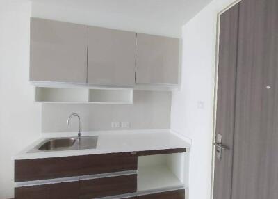 1-BR Condo at Supalai Premier Charoen Nakhon near BTS Krung Thon Buri