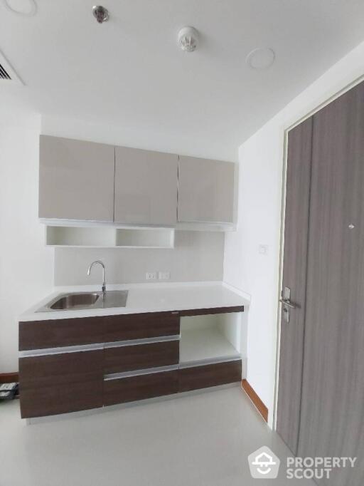 1-BR Condo at Supalai Premier Charoen Nakhon near BTS Krung Thon Buri