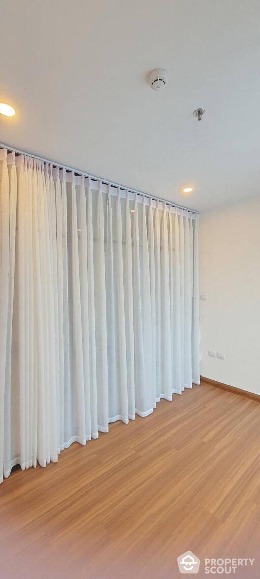 1-BR Condo at Supalai Premier Charoen Nakhon near BTS Krung Thon Buri