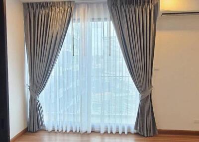 1-BR Condo at Supalai Premier Charoen Nakhon near BTS Krung Thon Buri