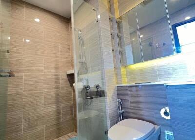 2-BR Condo at Whizdom Essence Sukhumvit near BTS Punnawithi