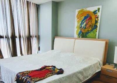 2-BR Condo at The Kris Ratchada 17 near MRT Sutthisan