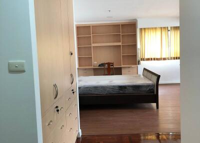 3-BR Condo at Kallista Mansion near ARL Makkasan