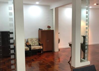 3-BR Condo at Kallista Mansion near ARL Makkasan