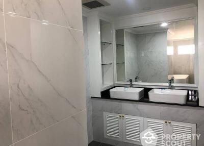 3-BR Condo at Kallista Mansion near ARL Makkasan