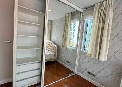 1-BR Condo at Baan Siri Silom near BTS Surasak