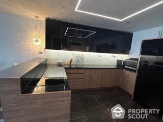 2-BR House at Nusa State Tower Condominium near BTS Saphan Taksin