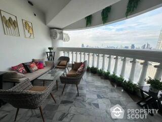 2-BR House at Nusa State Tower Condominium near BTS Saphan Taksin