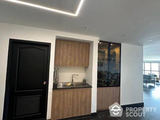 2-BR House at Nusa State Tower Condominium near BTS Saphan Taksin