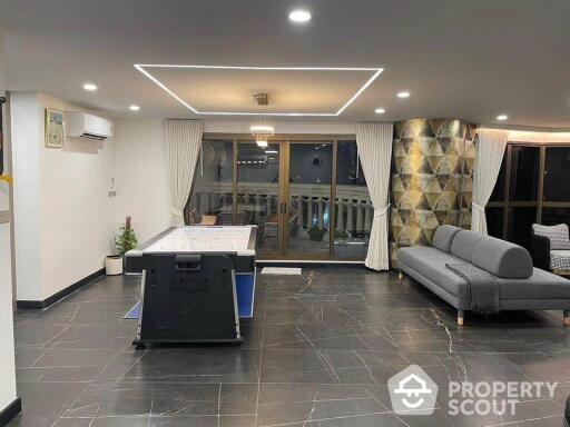 2-BR House at Nusa State Tower Condominium near BTS Saphan Taksin