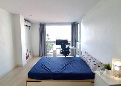 1-BR Condo at The Fah Aree Condominium near BTS Ari