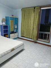 2-BR Townhouse near MRT Sutthisan