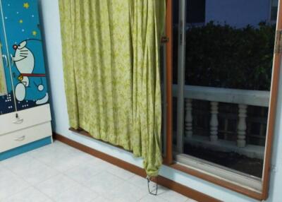 2-BR Townhouse near MRT Sutthisan