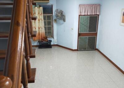 2-BR Townhouse near MRT Sutthisan