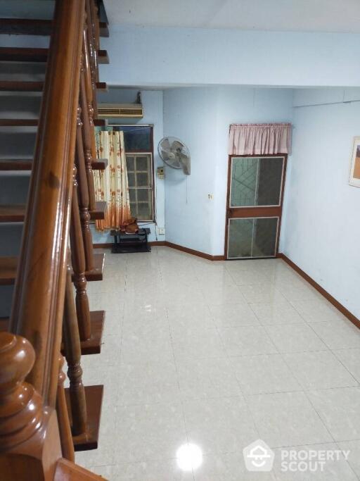 2-BR Townhouse near MRT Sutthisan