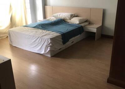 1-BR Condo near BTS Phrom Phong