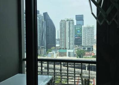 Studio Condo at Life Asoke near ARL Makkasan