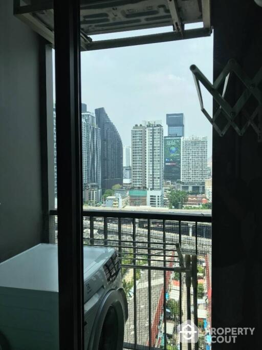 Studio Condo at Life Asoke near ARL Makkasan