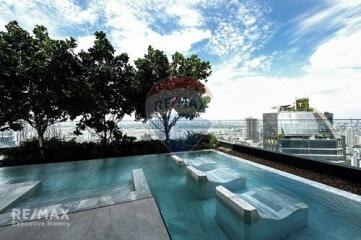 Luxurious 136m² Condo in Central Bangkok - Prime Location, Modern Design