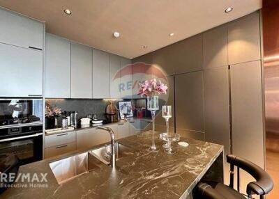 Luxurious 136m² Condo in Central Bangkok - Prime Location, Modern Design