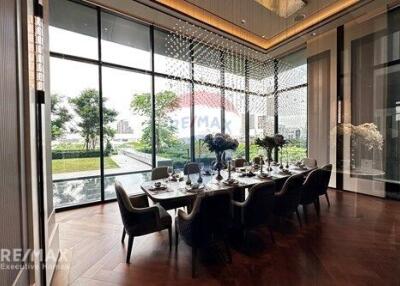 Luxurious 136m² Condo in Central Bangkok - Prime Location, Modern Design