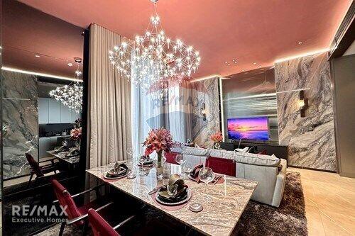 Luxurious 136m² Condo in Central Bangkok - Prime Location, Modern Design