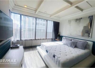 Luxurious 3-BR Condo near BTS Phrom Phong, 14 mins walk, Khlong Toei, Bangkok