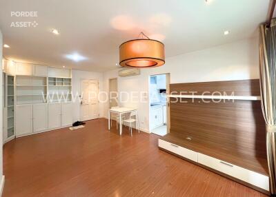 Modern living room with built-in shelves and wooden flooring