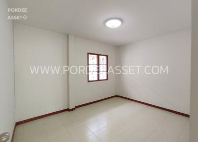 Empty bedroom with window and light fixture