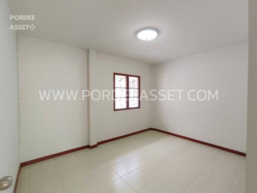 Empty bedroom with window and light fixture