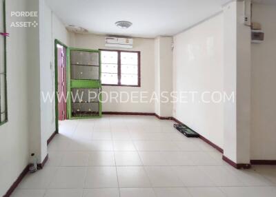 Spacious living room with large windows at Por Dee Asset