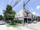 Modern townhouse with well-maintained garden