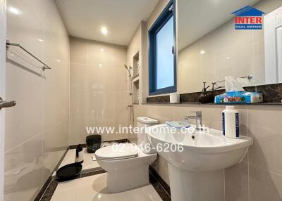 Modern bathroom with a large mirror and clean fixtures