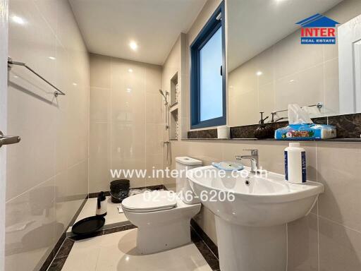 Modern bathroom with a large mirror and clean fixtures