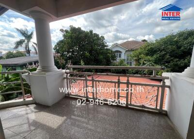 Balcony with a view of greenery