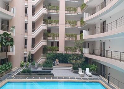 Navin Court Condominium