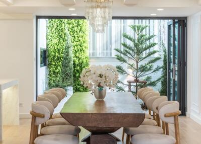 Modern dining room with elegant decor