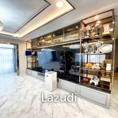 4 Bed 3 Bath 218 SQ.M Perfect Place Sukhumvit 77