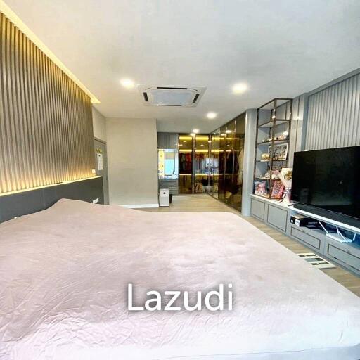 4 Bed 3 Bath 218 SQ.M Perfect Place Sukhumvit 77