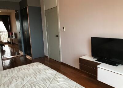 1-bedroom condo for sale close to BTS Ekamai