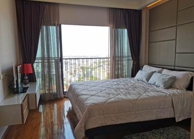 1-bedroom condo for sale close to BTS Ekamai