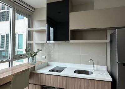 1-BR Condo at Rhythm Sathorn near BTS Saphan Taksin