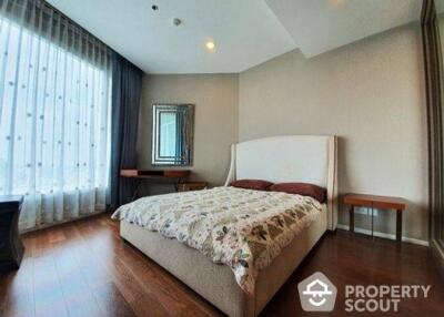 1-BR Condo at Menam Residences near BTS Saphan Taksin