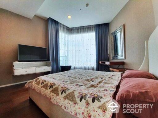 1-BR Condo at Menam Residences near BTS Saphan Taksin