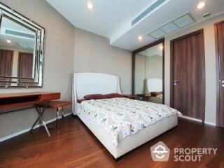 1-BR Condo at Menam Residences near BTS Saphan Taksin