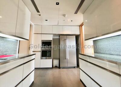 3 Bedrooms Condo on very high floor at The Met - Sathorn