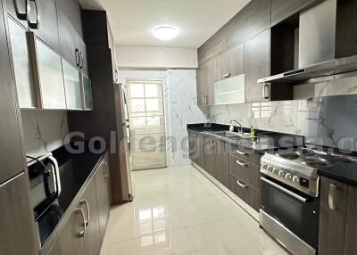 Spacious 3-Bedroom Condo with big balcony - Sukhumvit Nana-Asoke BTS/MRT