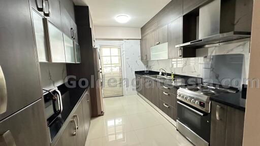 Spacious 3-Bedroom Condo with big balcony - Sukhumvit Nana-Asoke BTS/MRT