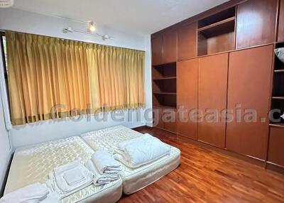 Spacious 3-Bedroom Condo with big balcony - Sukhumvit Nana-Asoke BTS/MRT